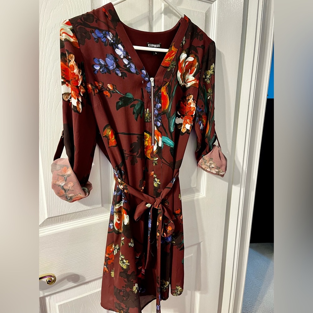 Express Floral Dress; Size: XS; Color: Wine/Floral